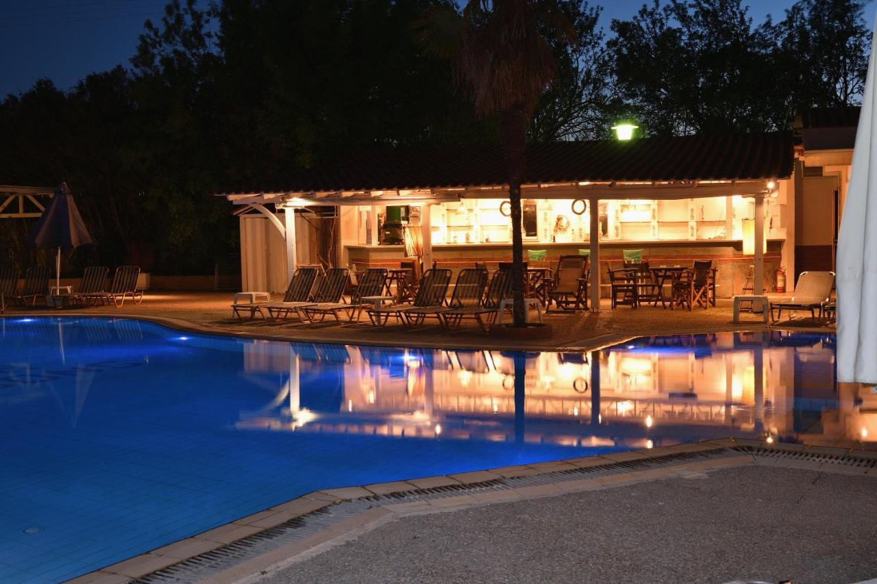 Trílofon Four Seasons Hotel מראה חיצוני תמונה