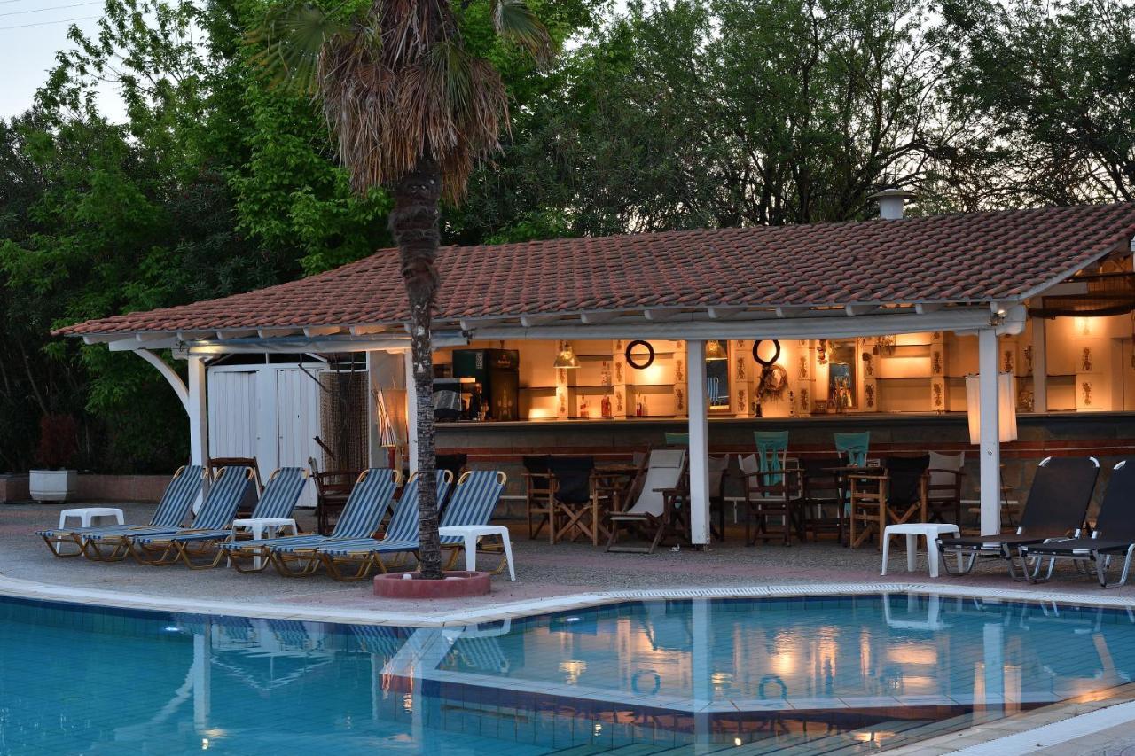 Trílofon Four Seasons Hotel מראה חיצוני תמונה